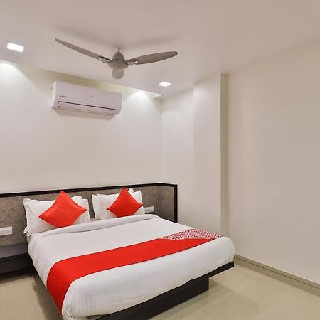 Oyo 23289 Hotel Anmol Palace Ahmedabad Exterior photo