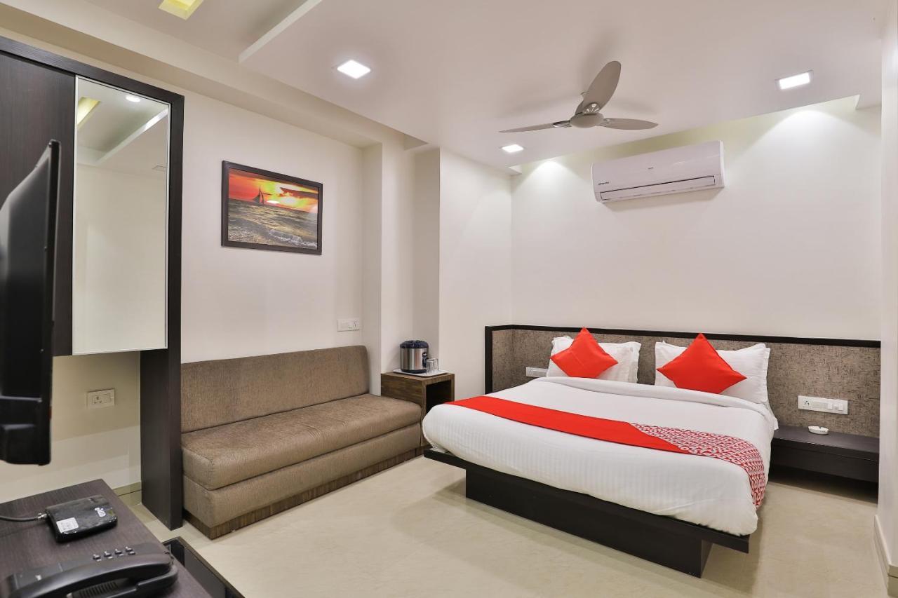 Oyo 23289 Hotel Anmol Palace Ahmedabad Exterior photo
