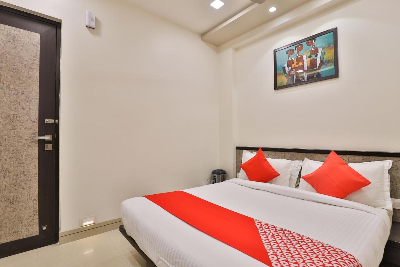 Oyo 23289 Hotel Anmol Palace Ahmedabad Exterior photo