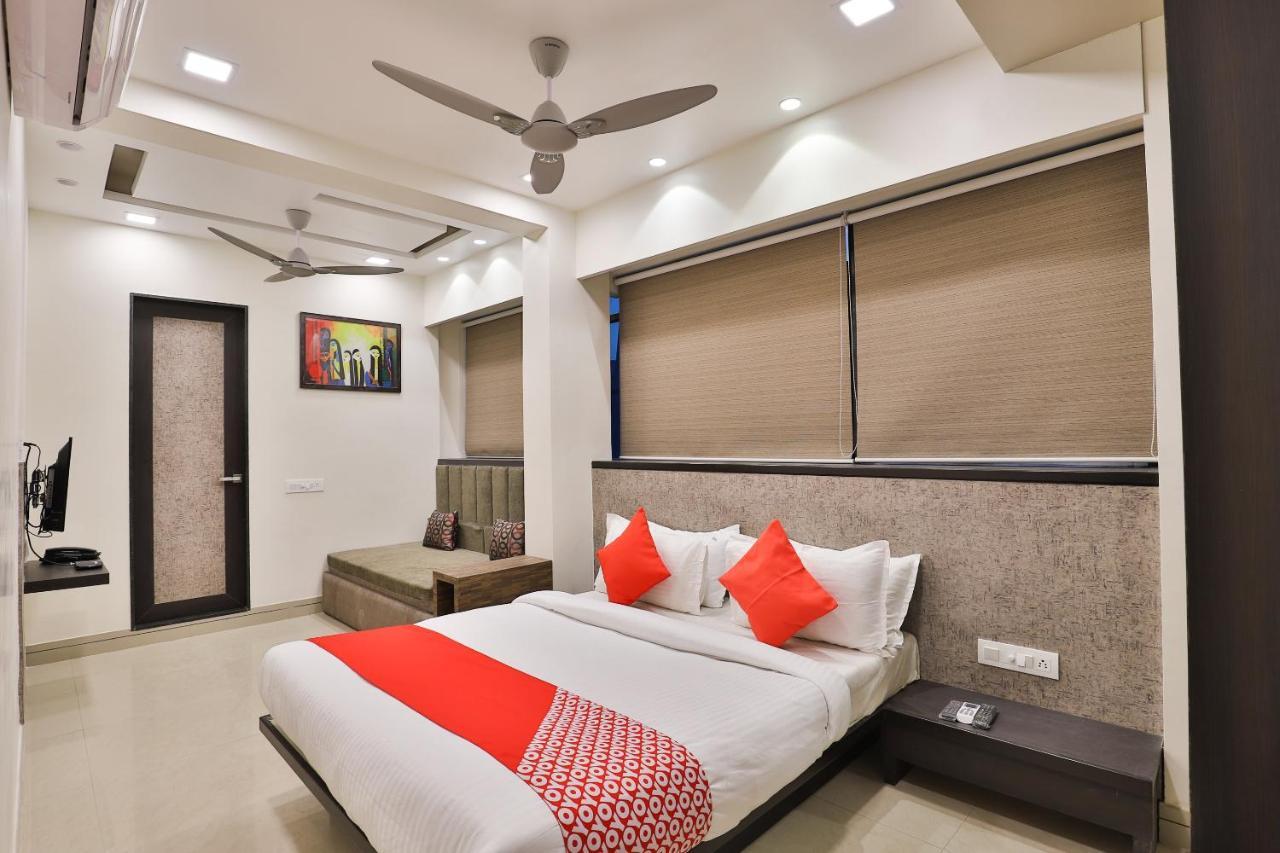 Oyo 23289 Hotel Anmol Palace Ahmedabad Exterior photo